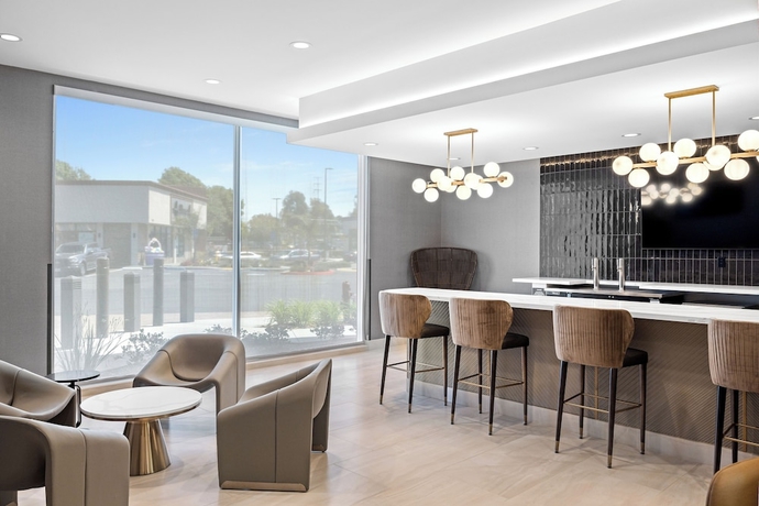 Imagen de los interiores del Hotel La Quinta Inn and Suites by Wyndham La Habra. Foto 13