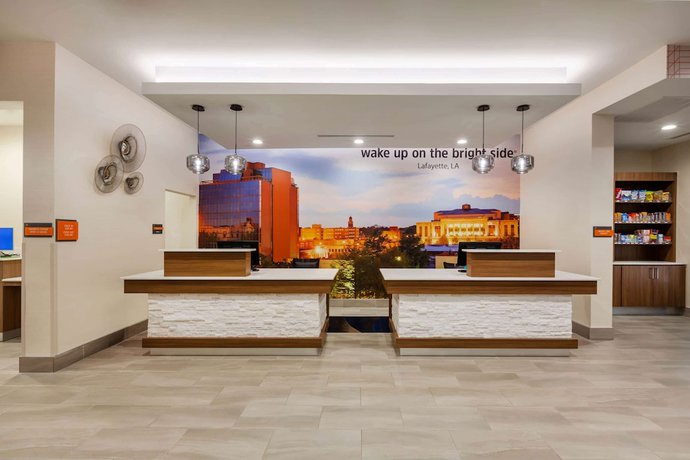 Imagen de los interiores del Hotel La Quinta Inn and Suites by Wyndham Lafayette Oil Center. Foto 17