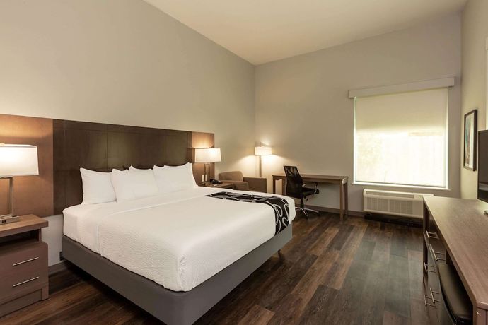 Imagen de la habitación del Hotel La Quinta Inn and Suites by Wyndham Lafayette Oil Center. Foto 8