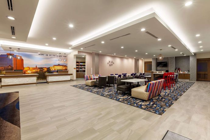 Imagen de los interiores del Hotel La Quinta Inn and Suites by Wyndham Lafayette Oil Center. Foto 19