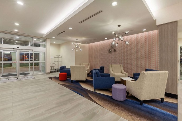Imagen de los interiores del Hotel La Quinta Inn and Suites by Wyndham Lafayette Oil Center. Foto 20