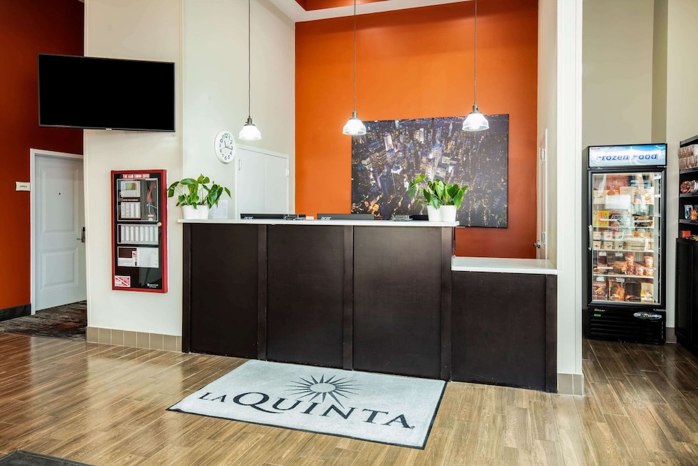 Imagen de los interiores del Hotel La Quinta Inn and Suites by Wyndham Long Island City. Foto 16