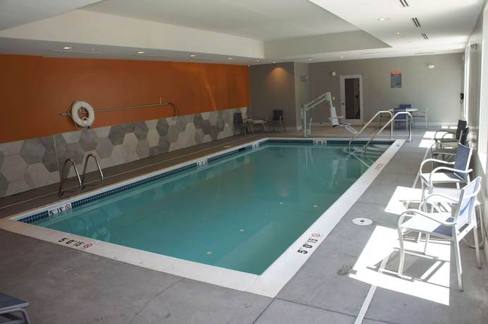 Imagen de la piscina del Hotel La Quinta Inn and Suites by Wyndham Marysville. Foto 20