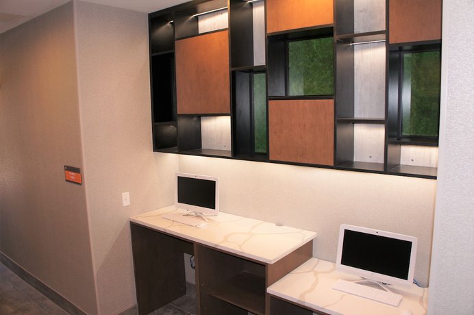 Imagen de los interiores del Hotel La Quinta Inn and Suites by Wyndham Marysville. Foto 18