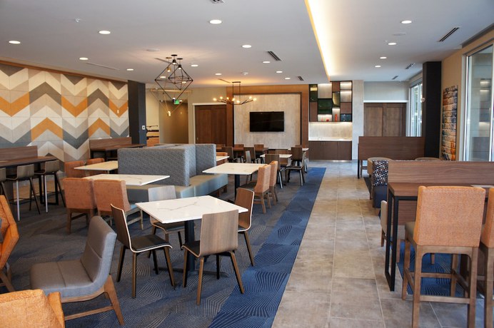 Imagen del bar/restaurante del Hotel La Quinta Inn and Suites by Wyndham Marysville. Foto 3