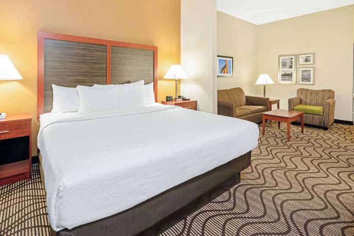Imagen de la habitación del Hotel La Quinta Inn and Suites by Wyndham Midwest City - Tinker AFB. Foto 5