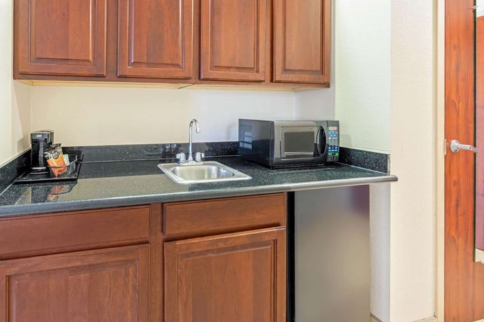 Imagen de la habitación del Hotel La Quinta Inn and Suites by Wyndham Midwest City - Tinker AFB. Foto 17