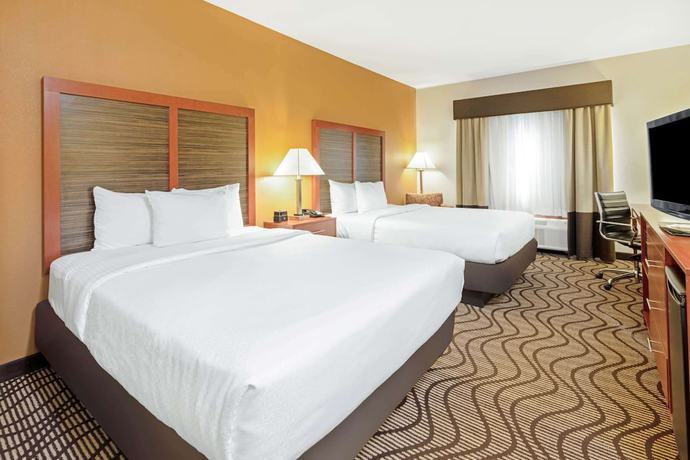 Imagen de la habitación del Hotel La Quinta Inn and Suites by Wyndham Midwest City - Tinker AFB. Foto 19