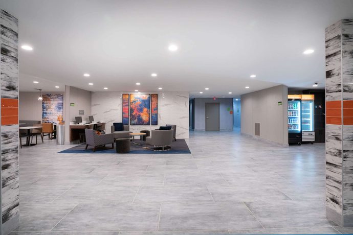 Imagen de los interiores del Hotel La Quinta Inn and Suites by Wyndham Montgomery. Foto 20