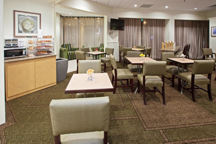 Imagen del bar/restaurante del Hotel La Quinta Inn and Suites by Wyndham Nashville Airport/Opryland. Foto 3