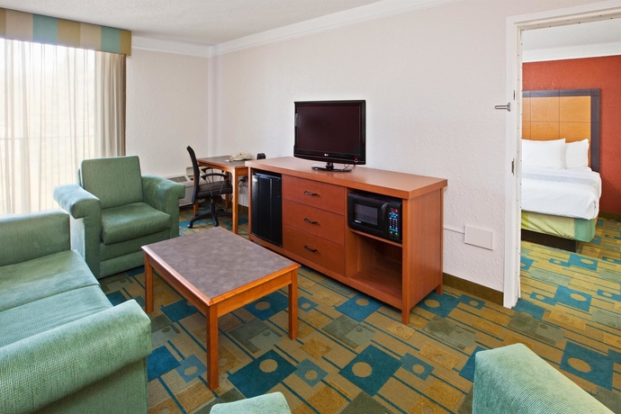 Imagen de la habitación del Hotel La Quinta Inn and Suites by Wyndham Nashville Airport/Opryland. Foto 10