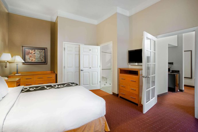 Imagen de la habitación del Hotel La Quinta Inn and Suites by Wyndham Norfolk. Foto 2