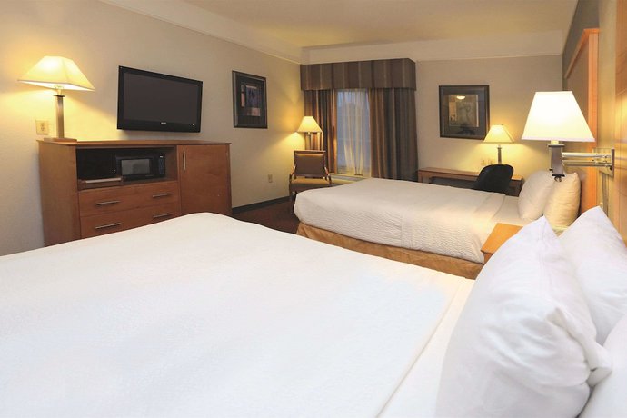 Imagen de la habitación del Hotel La Quinta Inn and Suites by Wyndham Norfolk. Foto 4