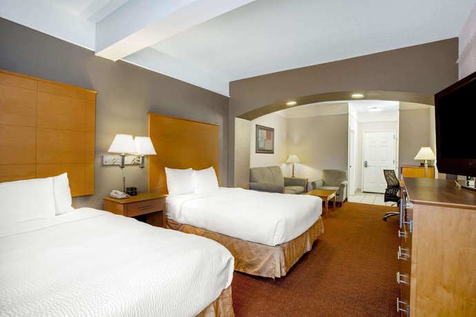 Imagen de la habitación del Hotel La Quinta Inn and Suites by Wyndham Norfolk. Foto 5