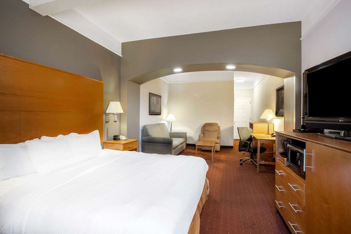 Imagen de la habitación del Hotel La Quinta Inn and Suites by Wyndham Norfolk. Foto 7
