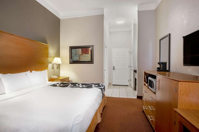 Imagen de la habitación del Hotel La Quinta Inn and Suites by Wyndham Norfolk. Foto 8