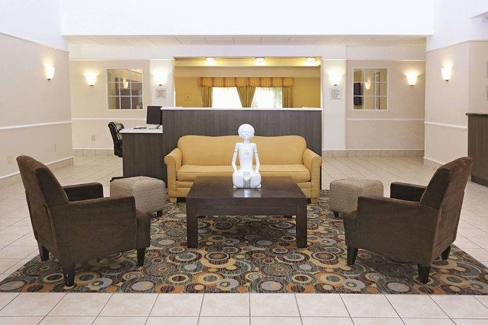Imagen de los interiores del Hotel La Quinta Inn and Suites by Wyndham Norfolk. Foto 18