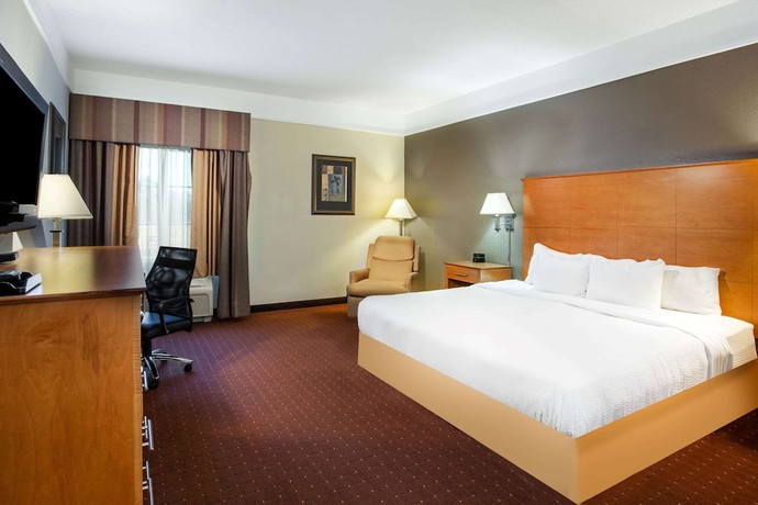 Imagen de la habitación del Hotel La Quinta Inn and Suites by Wyndham Norfolk. Foto 13