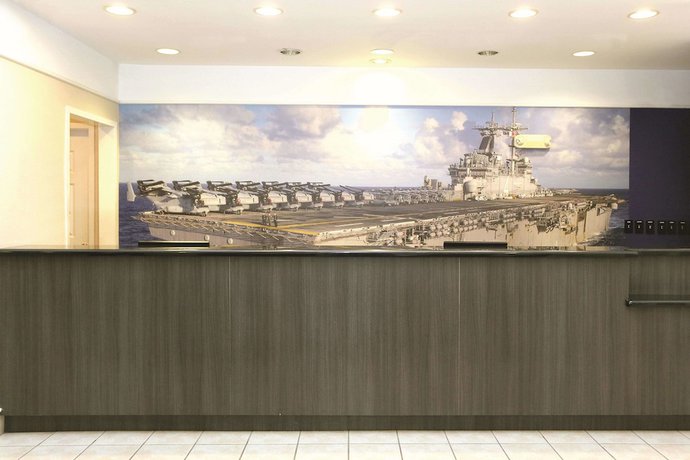Imagen de los interiores del Hotel La Quinta Inn and Suites by Wyndham Norfolk. Foto 19