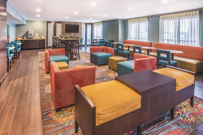 Imagen de los interiores del Hotel La Quinta Inn and Suites by Wyndham O\'Fallon, IL - St. Louis. Foto 18