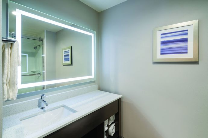 Imagen de la habitación del Hotel La Quinta Inn and Suites by Wyndham Opelika Auburn. Foto 15