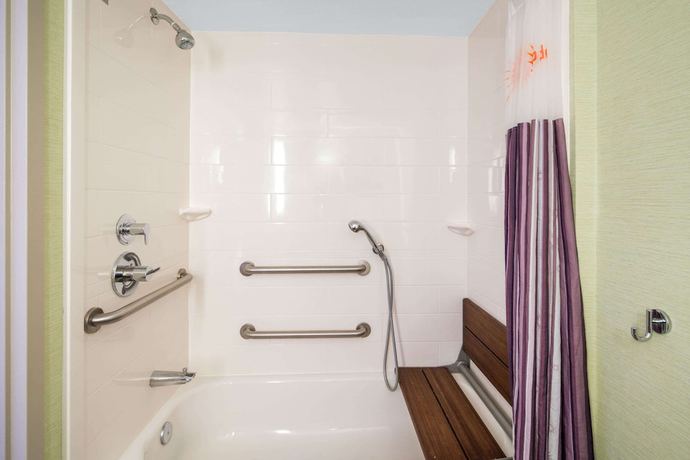 Imagen de la habitación del Hotel La Quinta Inn and Suites by Wyndham Orange County Airport. Foto 6