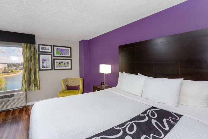 Imagen de la habitación del Hotel La Quinta Inn and Suites by Wyndham Orlando Universal area. Foto 5