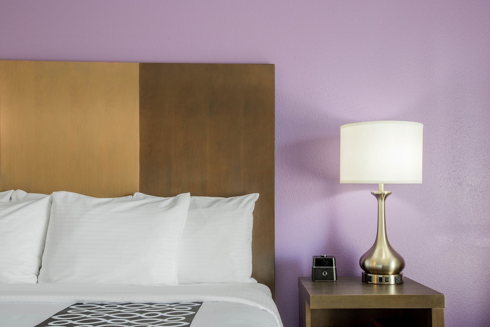 Imagen de la habitación del Hotel La Quinta Inn and Suites by Wyndham Pomona. Foto 6