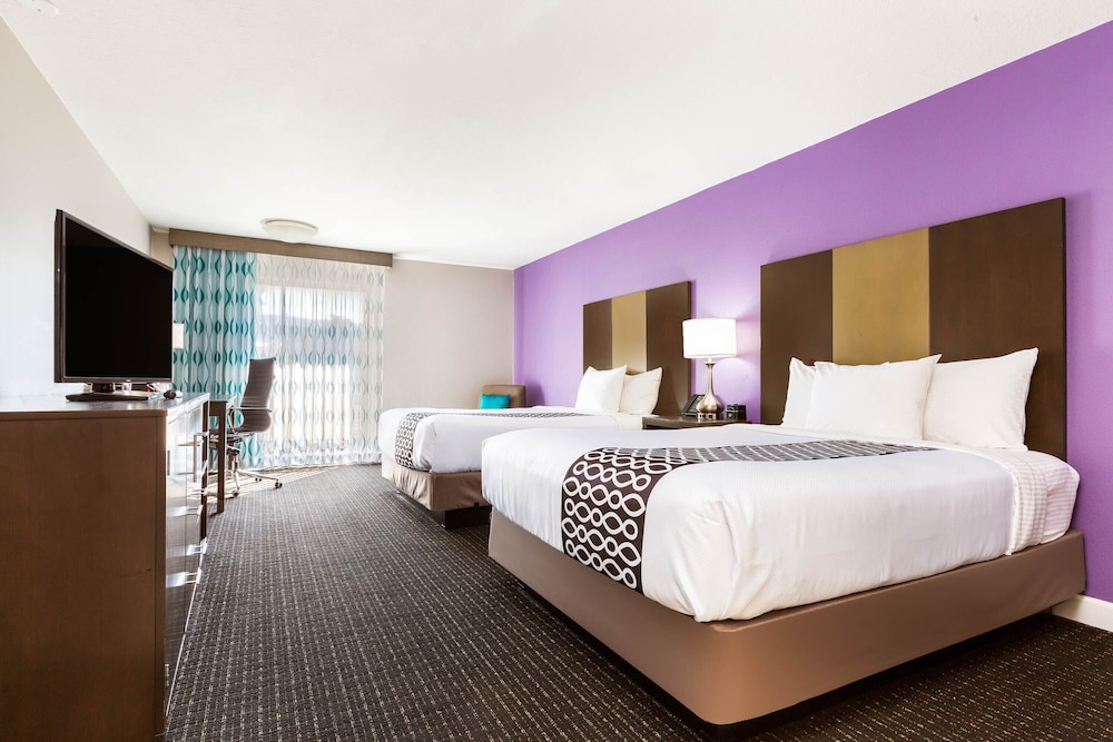 Imagen de la habitación del Hotel La Quinta Inn and Suites by Wyndham Pomona. Foto 7
