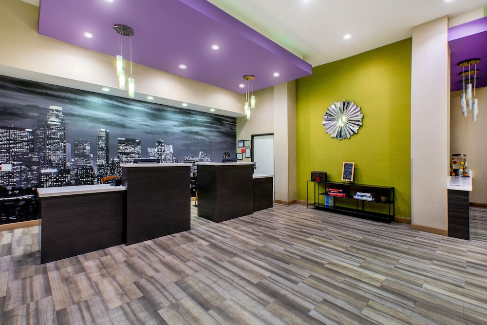 Imagen de los interiores del Hotel La Quinta Inn and Suites by Wyndham Pomona. Foto 18