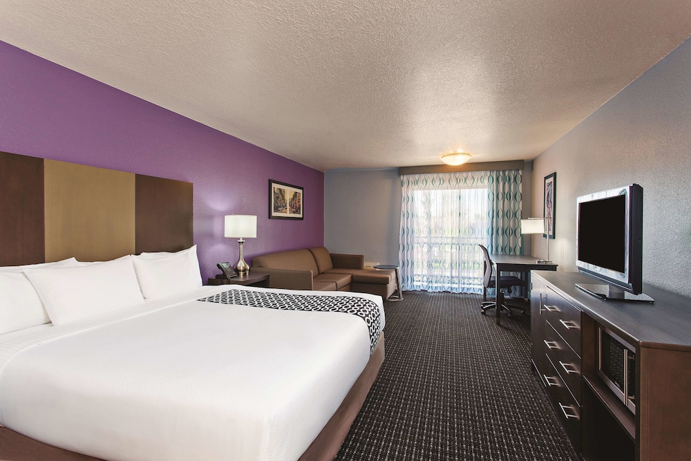 Imagen de la habitación del Hotel La Quinta Inn and Suites by Wyndham Pomona. Foto 11
