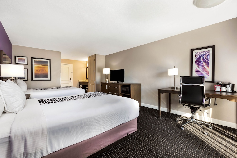 Imagen de la habitación del Hotel La Quinta Inn and Suites by Wyndham Pomona. Foto 13