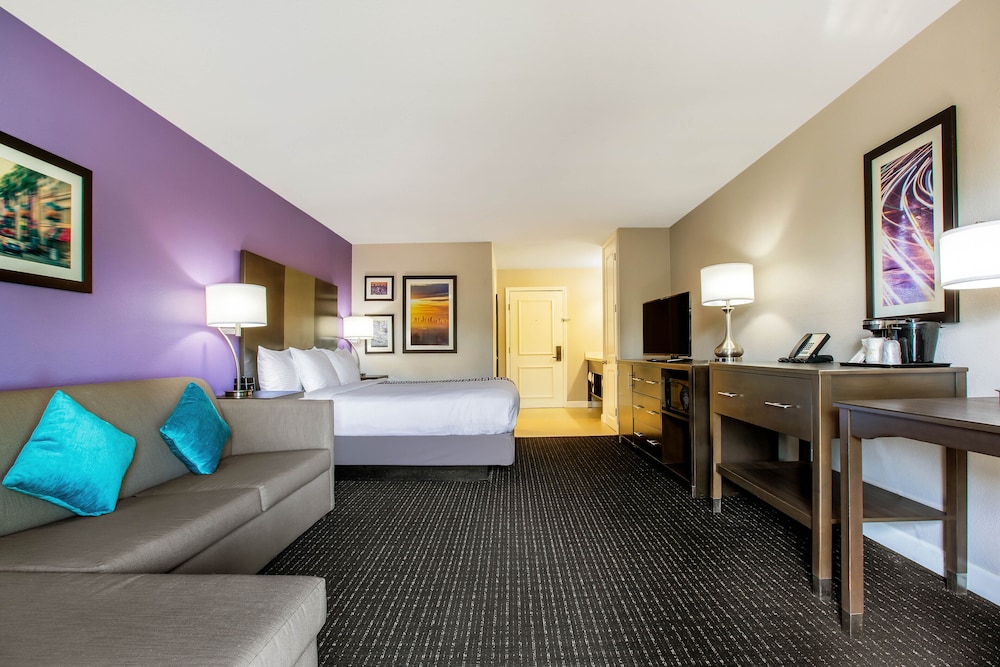 Imagen de la habitación del Hotel La Quinta Inn and Suites by Wyndham Pomona. Foto 14