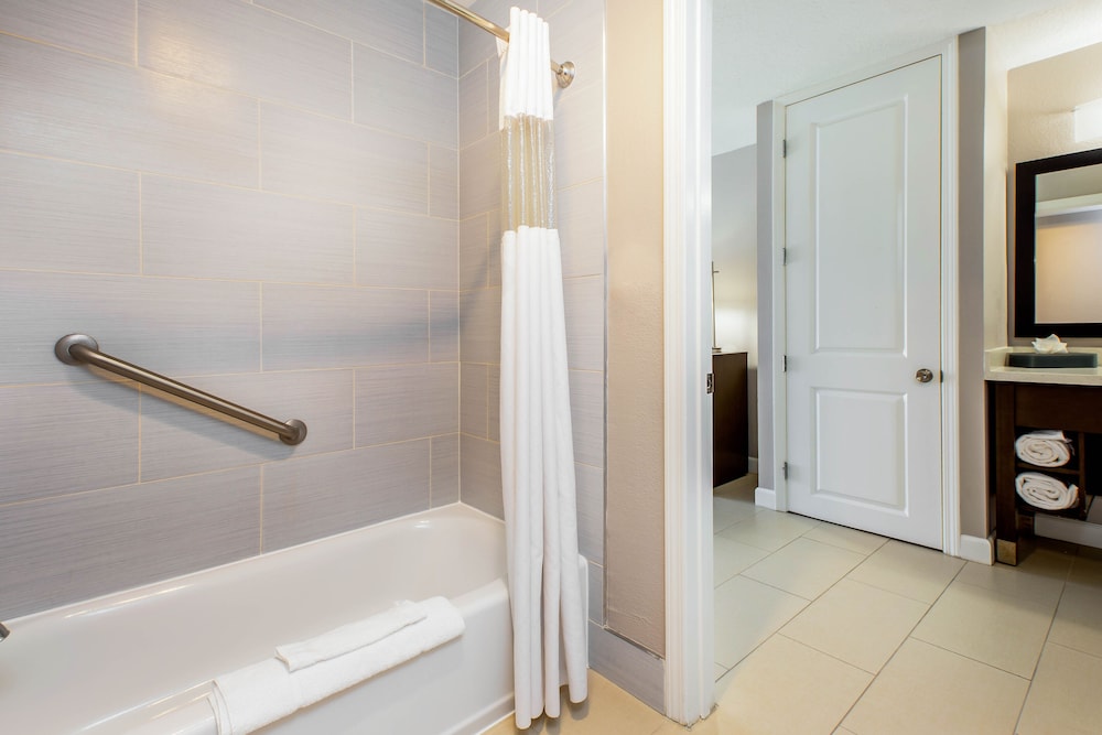 Imagen de la habitación del Hotel La Quinta Inn and Suites by Wyndham Pomona. Foto 17