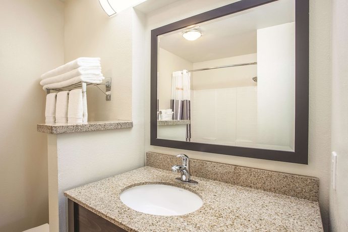 Imagen de la habitación del Hotel La Quinta Inn and Suites by Wyndham Portland Airport. Foto 12
