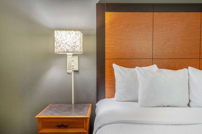 Imagen de la habitación del Hotel La Quinta Inn and Suites by Wyndham Pueblo. Foto 5