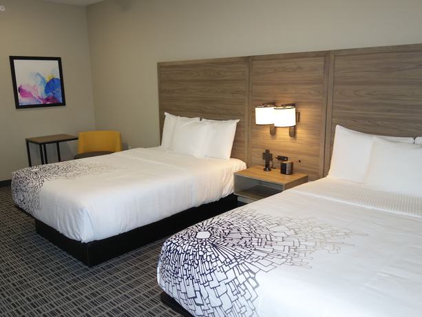 Imagen de la habitación del Hotel La Quinta Inn and Suites by Wyndham San Antonio Alamo City. Foto 2