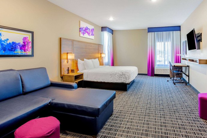 Imagen de la habitación del Hotel La Quinta Inn and Suites by Wyndham San Antonio Alamo City. Foto 3