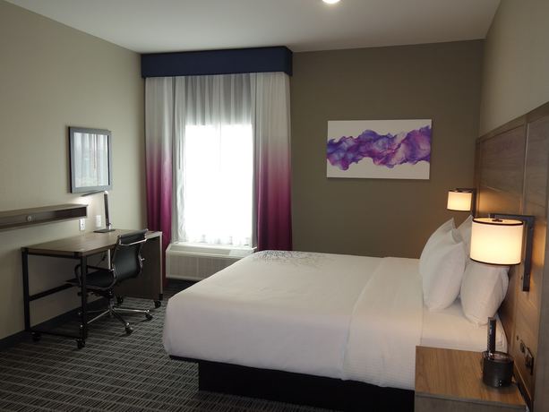 Imagen de la habitación del Hotel La Quinta Inn and Suites by Wyndham San Antonio Alamo City. Foto 5