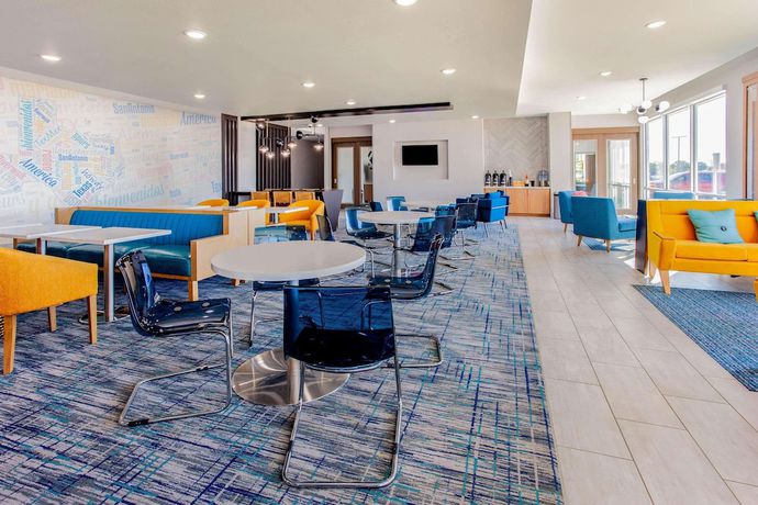 Imagen de los interiores del Hotel La Quinta Inn and Suites by Wyndham San Antonio Alamo City. Foto 18