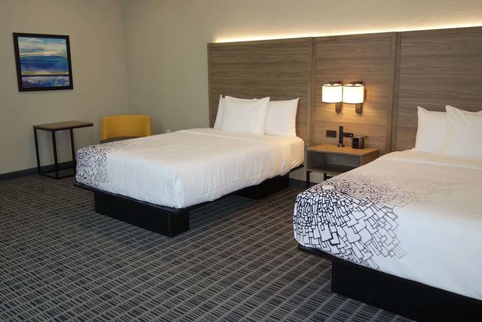 Imagen de la habitación del Hotel La Quinta Inn and Suites by Wyndham San Antonio Alamo City. Foto 9