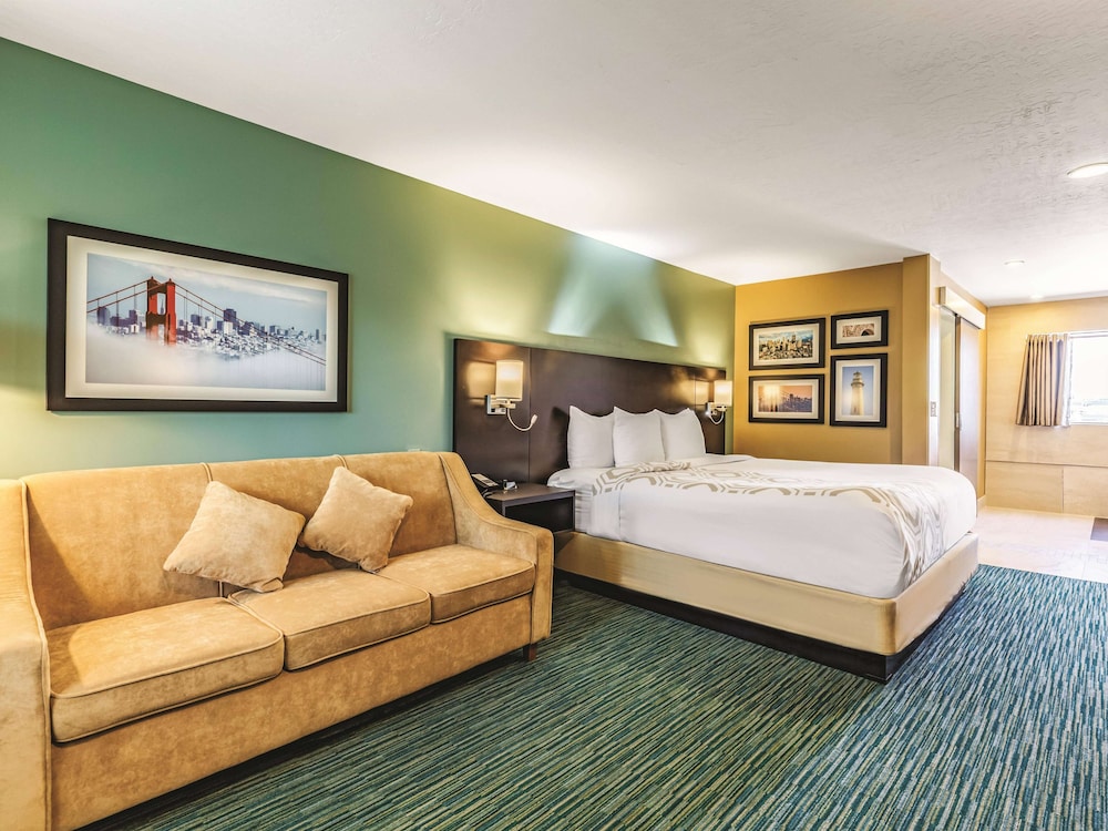 Imagen de la habitación del Hotel La Quinta Inn and Suites by Wyndham San Francisco Airport West. Foto 9