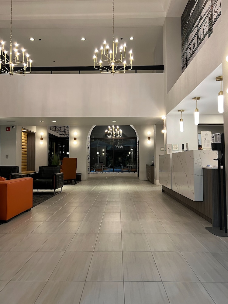 Imagen de los interiores del Hotel La Quinta Inn and Suites by Wyndham San Francisco Airport West. Foto 14