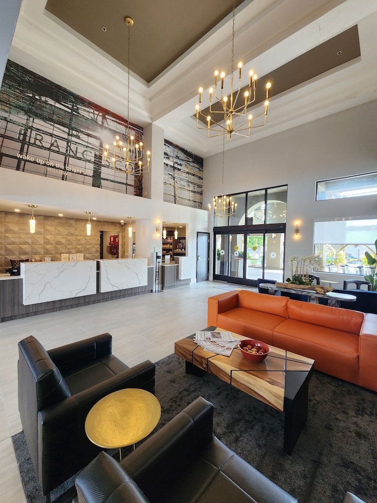 Imagen de los interiores del Hotel La Quinta Inn and Suites by Wyndham San Francisco Airport West. Foto 17