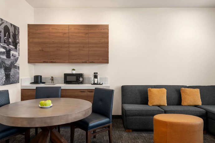 Imagen de la habitación del Hotel La Quinta Inn and Suites by Wyndham San Luis Obispo Downtown. Foto 6