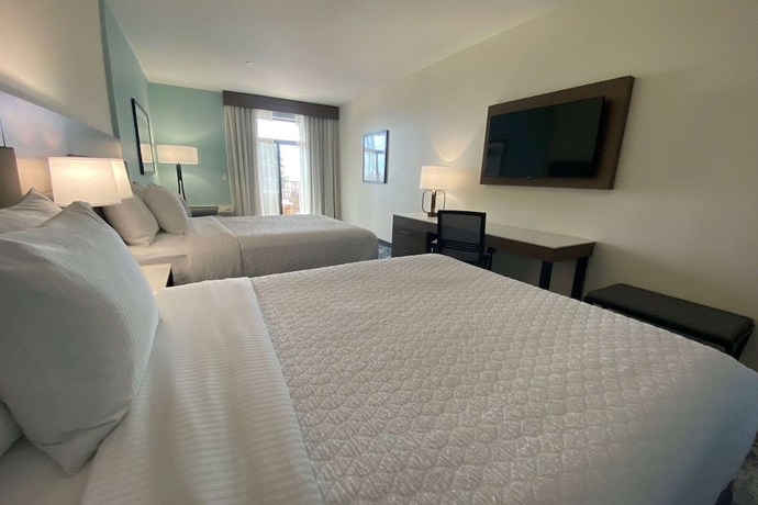 Imagen de los interiores del Hotel La Quinta Inn and Suites by Wyndham Santa Cruz. Foto 11