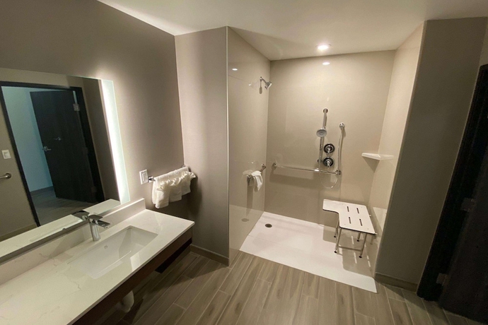 Imagen de la habitación del Hotel La Quinta Inn and Suites by Wyndham Santa Cruz. Foto 2