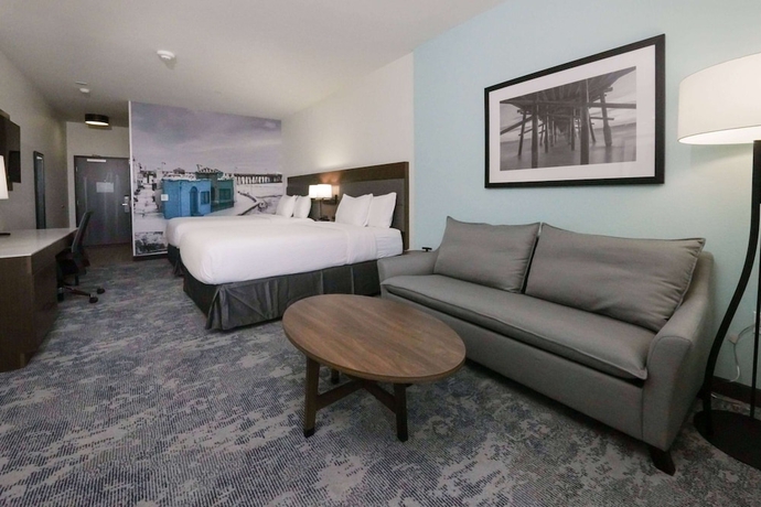 Imagen de los interiores del Hotel La Quinta Inn and Suites by Wyndham Santa Cruz. Foto 12