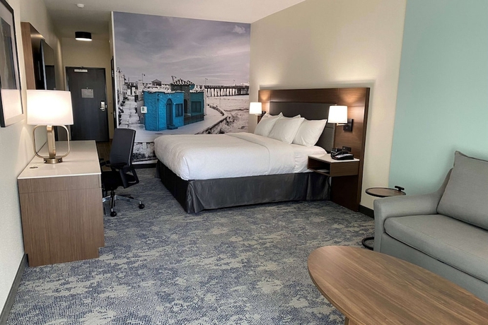 Imagen de la habitación del Hotel La Quinta Inn and Suites by Wyndham Santa Cruz. Foto 4
