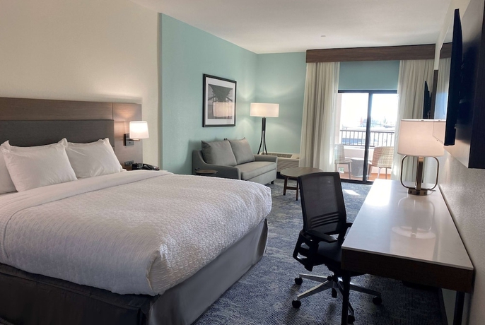 Imagen de la habitación del Hotel La Quinta Inn and Suites by Wyndham Santa Cruz. Foto 8